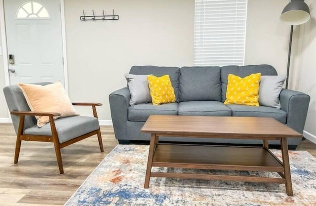 Newly Renovated Close to Evangel University!