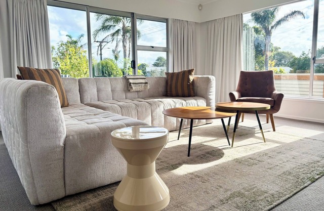 Newly Renovated | Close to airport, waterfront & mountain. Bikes included 🚲🚲