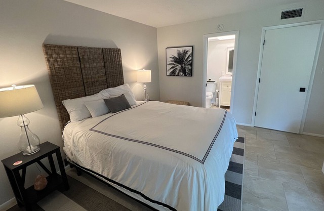 Newly renovated Condo, steps to the beach on Long Boat Key!