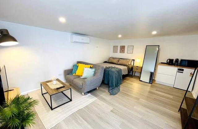 Newly Renovated Contemporary Private Studio near Hobart CBD and Airport