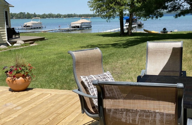 Newly renovated cottage with 55 ft of lake front
