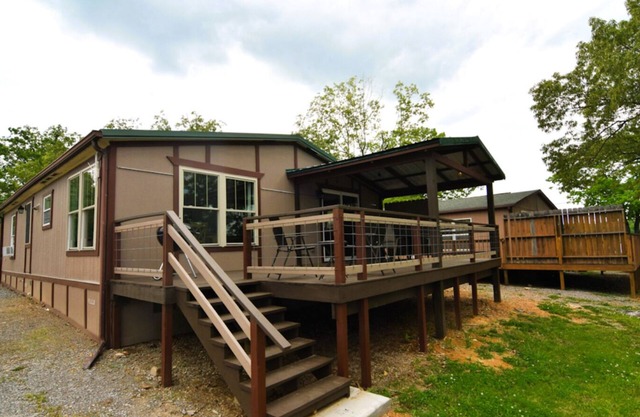 Newly Renovated Cottage 2 at the King Creek Lodge and Marina