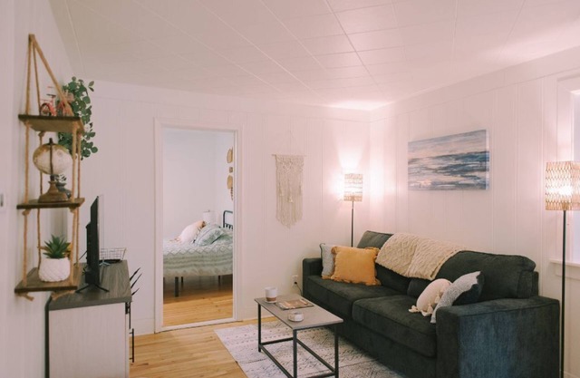 Newly Renovated Cozy 3 Bed, Bike Trails, Shopping, Food, Near Lake, Near Park!