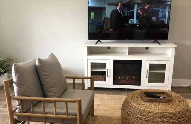 Newly Renovated Cozy Vacation Home in Owen Sound