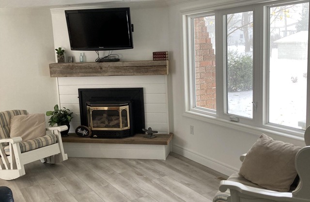 Newly renovated cozy cottage at Long Point!