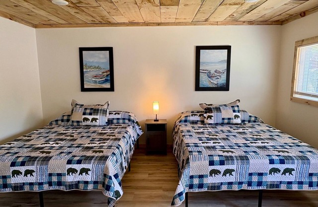 NEWLY RENOVATED! Cozy cabin with WiFi and AC in charming Oscoda