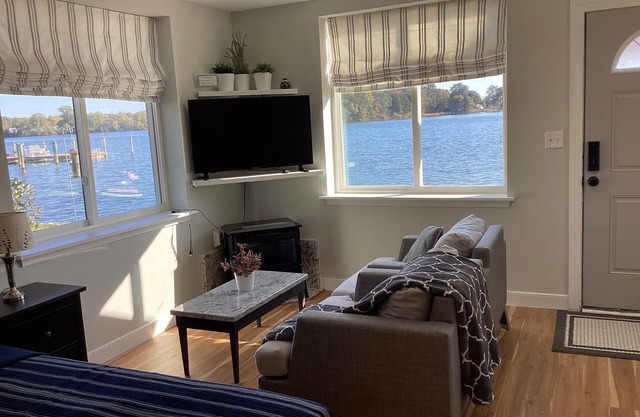 Newly renovated cozy and modern cottage with expansive water views