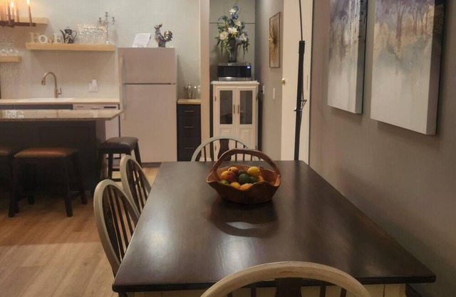 Newly Renovated, Farmhouse Kitchen Suite, Full Amentities on Private Setting!