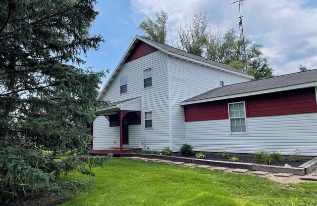 Newly renovated farmhouse in beautiful country setting close to Purdue