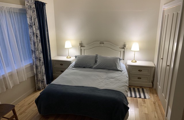 Newly renovated house walking distance to downtown Parry Sound & beach.