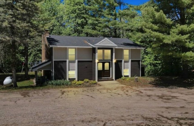 Newly Renovated Lakeview Oasis!
