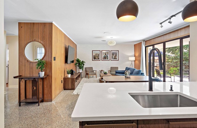 Newly Renovated Mid Century Modern Home - 30 Minutes From New Orleans