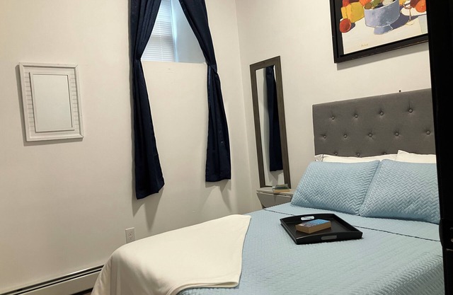 Newly Renovated Near Portsmouth! Wine ~ Parking ~ WiFi
