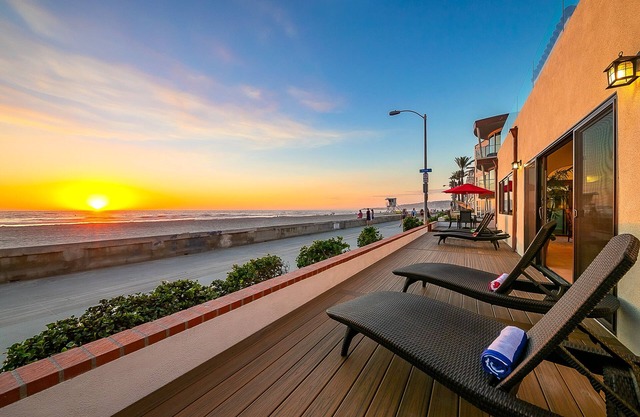 Newly Renovated Oceanfront 8BD/2 Houses w/ AC, Hot Tub, Firepit, & Huge Rooftop Deck!