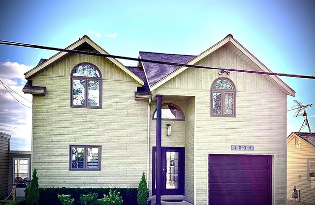 Newly Renovated! Paradise Point Lake House