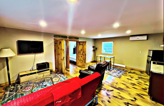NEWLY renovated private Apartment CLOSE to town and the Dreams Park!