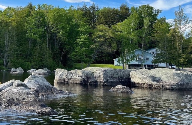 Newly renovated private lakefront cottage spacious clean end lot steps to water