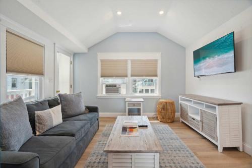 Newly Renovated Professional Design Partial Ocean Views