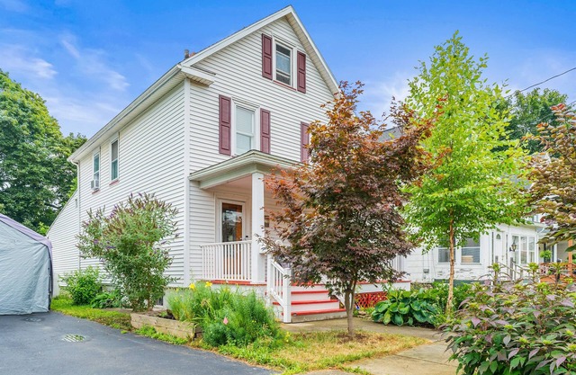 Newly Renovated | Sleeps 8 | Walk to Seneca Lake