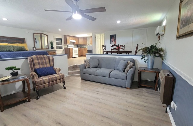 20 % Off in 2025 Newly Renovated Studio