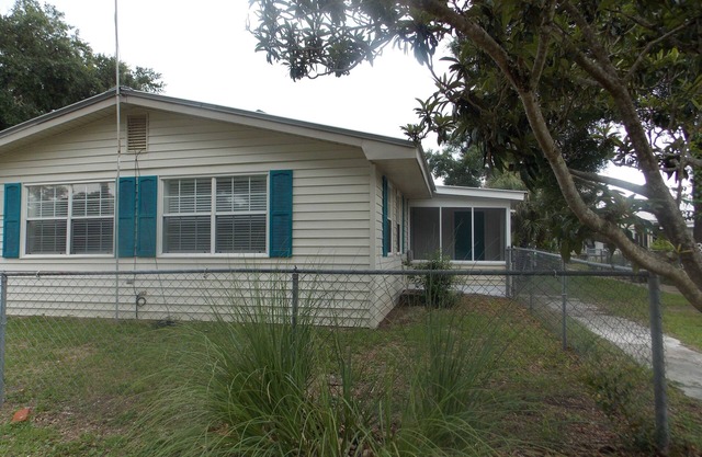 Newly Renovated Coastal Living Style within 12 minutes of Carrabelle Beach