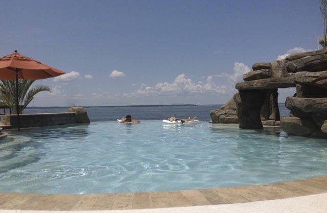 Newly Renovated w/ Beautiful Private Pool
