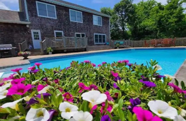 Newly renovated Westhampton escape near beach