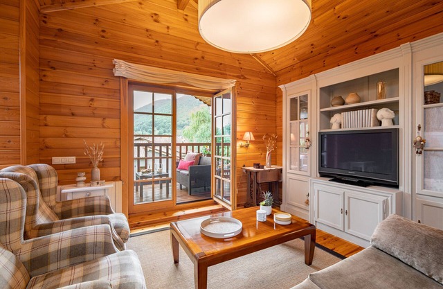 Espectacular apartamento de madera frente al río Ter