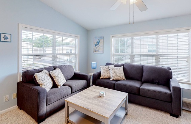 Newly updated home in secluded community w/pool, waterfront pier, picnic areas