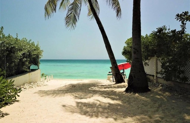 Recientemente actualizado Seven Mile Beach Resort - A pasos de 7 Mile Beach