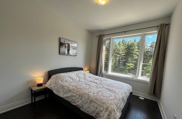 Newmarket's Finest: Luxury 4BR Townhouse with Top Amenities