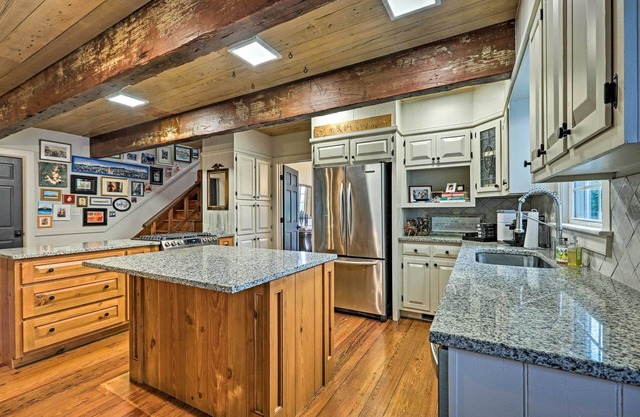 Newnan Retreat on 95 Acres: Hike, Bike & More