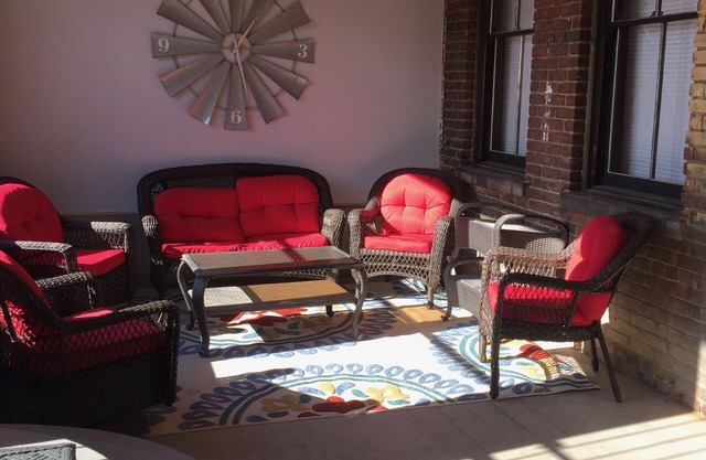 Newport Inn # 5 - ¡Camine hasta Levee y el centro de Cincinnati / REDS! Estacionamiento Incluido !!