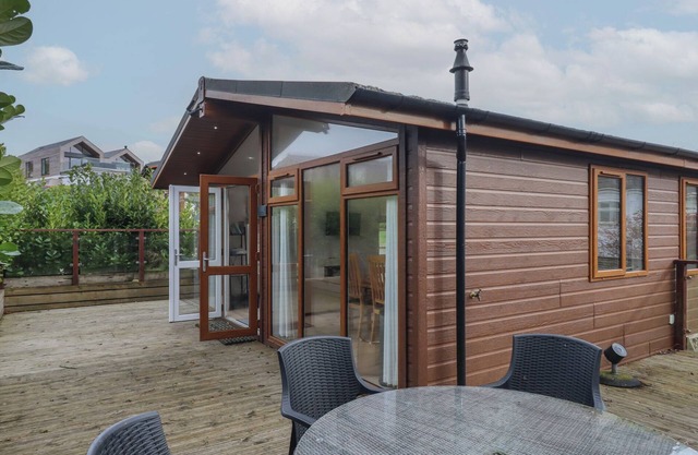 NEWTON CALM, family friendly, with a garden in Newton Ferrers