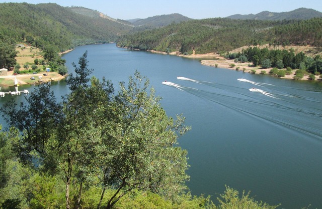 Siguiente Castelo do Bode, Foz da Ribeira de Alge con Rio Zêzere, Pet