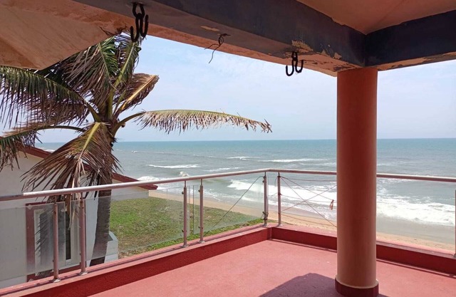 Next to the beach. Swimming pool.safe for family.beautiful sunraise & sunset