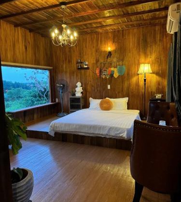 Nhà Bên Đồi