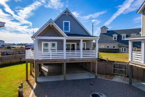 NH387C Oak Island Cottage