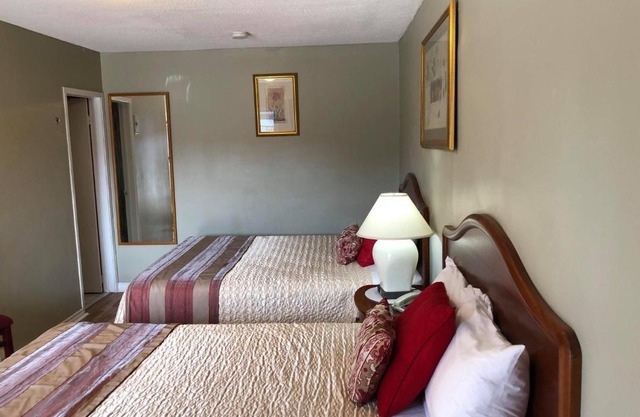 Niagara Inn & Suites