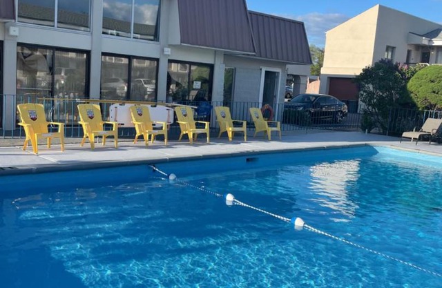 Niagara Lodge & Suites