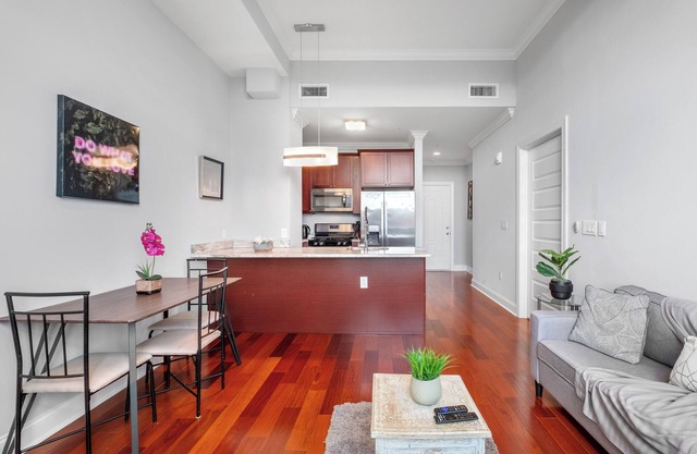 Nice 1 Bdrm Luxury Flat