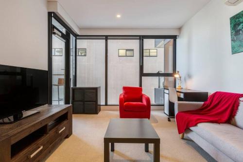 Nice 1 bedroom close to Albert Park Lake 02053