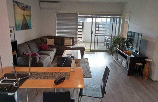Nice 2 bedrooms and 1 bathroom apartment in the south east of the Perth City.