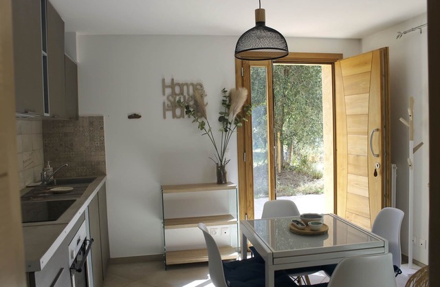 Nice 2 P. in villa with private garden and terrace