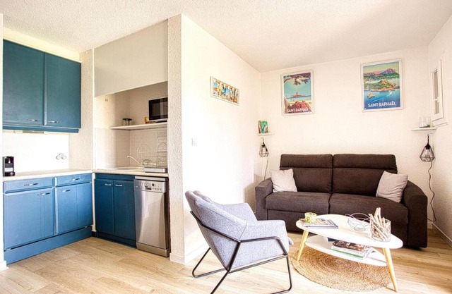 Nice 27m with garden near the beach