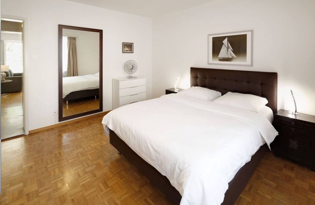 Nice 2BD flat city center / near FIFA (Wille 2)