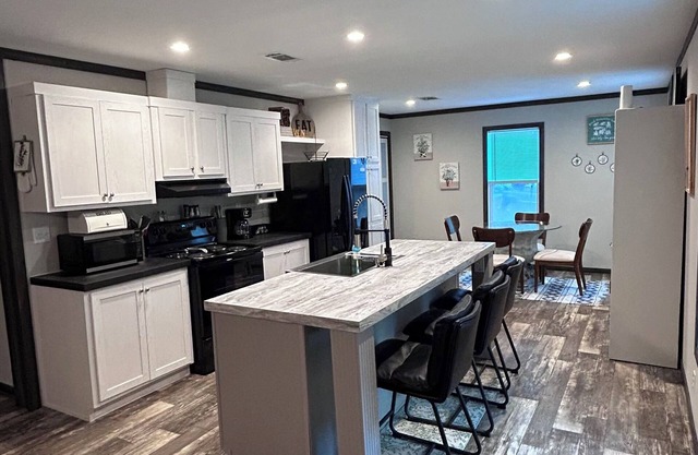Nice 3-bedroom house with AC in Livingston. Come enjoy the relaxing cabin 301