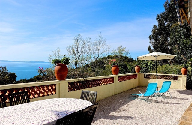 Bonito apartamento de 3 estrellas con vistas al mar en la Riviera francesa.