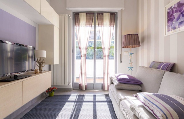 Hermoso apartamento para 3 personas con WIFI, A/C, TV, balcón y aparcamiento