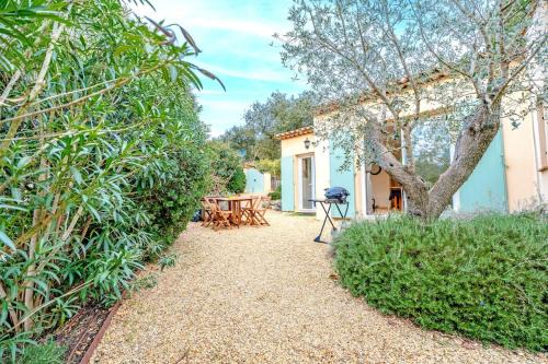 Nice air-conditioned house with flower garden